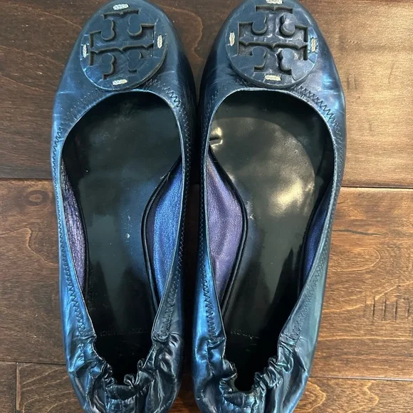 Tory Burch Blue Flats with Signature Logo - Picture 4 of 8